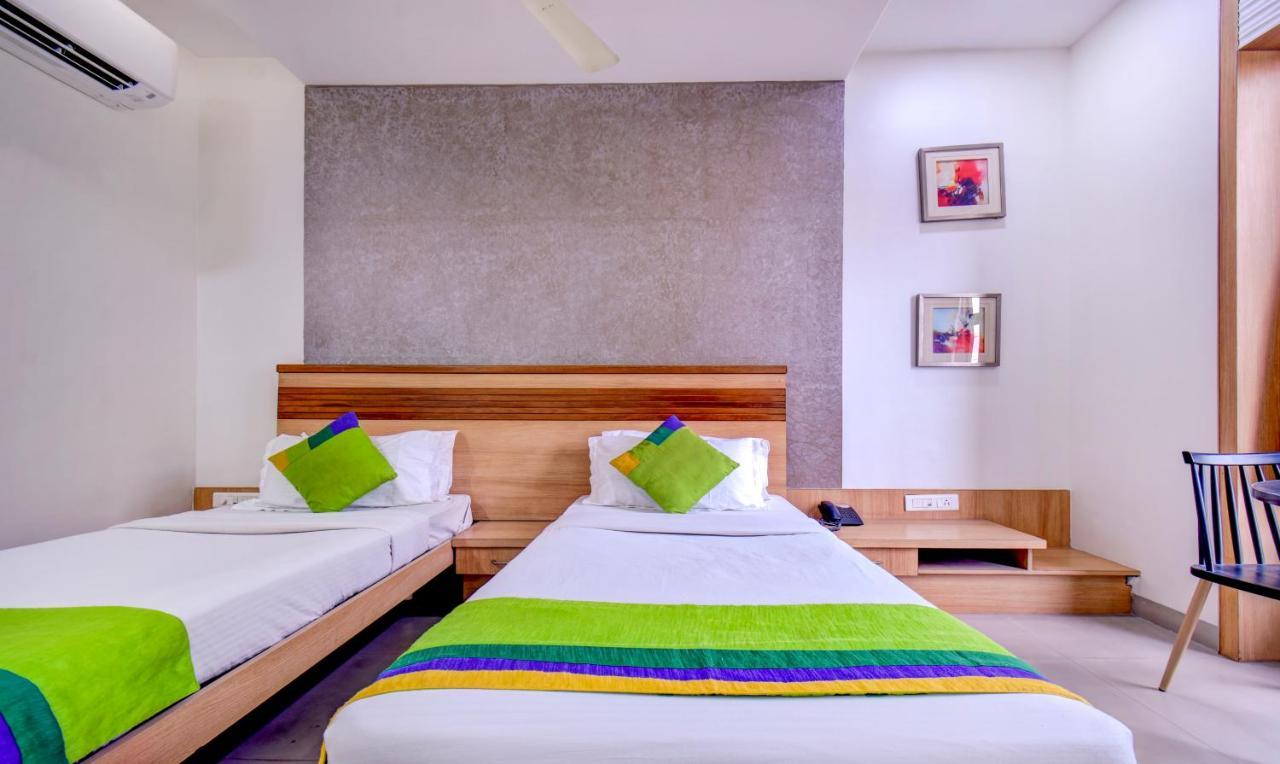 Treebo Admiral Suites New Usmanpura Aurangābād Esterno foto