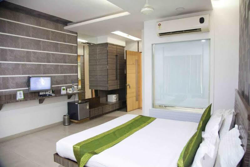 Treebo Admiral Suites New Usmanpura Aurangābād Esterno foto