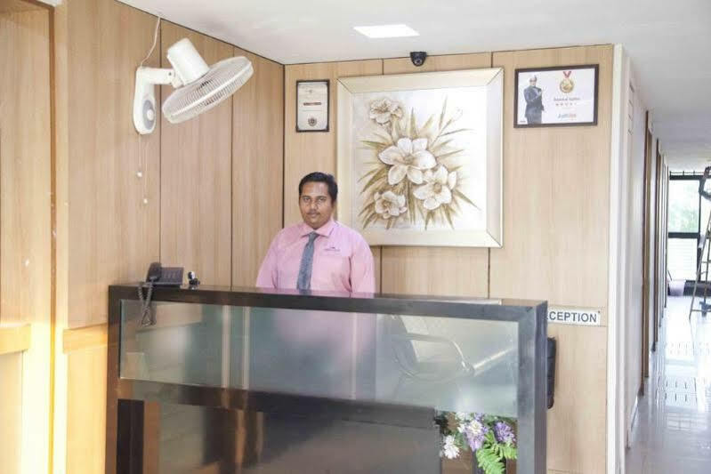 Treebo Admiral Suites New Usmanpura Aurangābād Esterno foto