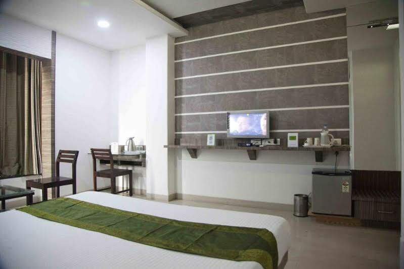 Treebo Admiral Suites New Usmanpura Aurangābād Esterno foto