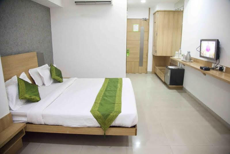 Treebo Admiral Suites New Usmanpura Aurangābād Esterno foto