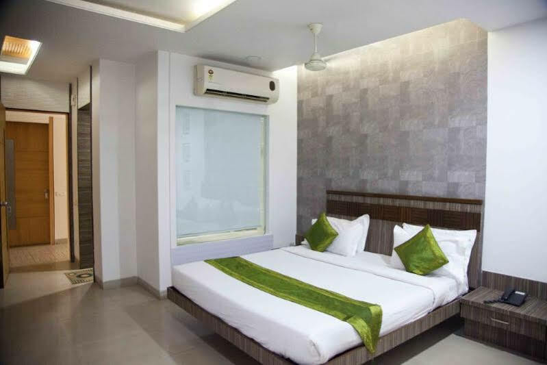 Treebo Admiral Suites New Usmanpura Aurangābād Esterno foto